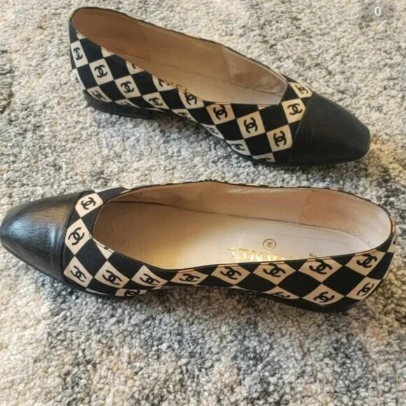 Super RARE CHANEL Vintage Flats Interlocking CCs All Over - Picture 11 of 15
